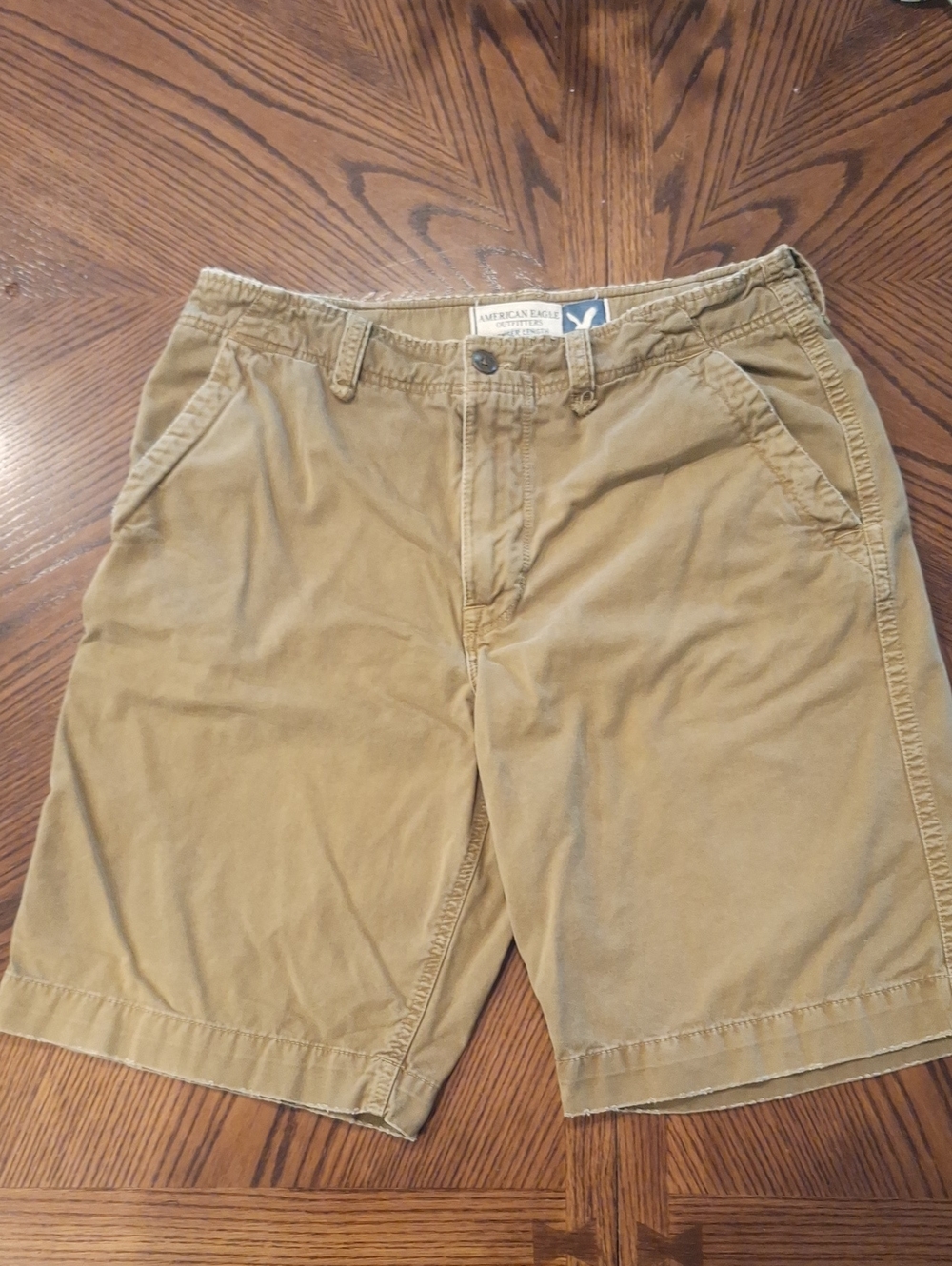 American Eagle Outfitters Men’s Tan Flat-Front Chino Shorts- W36